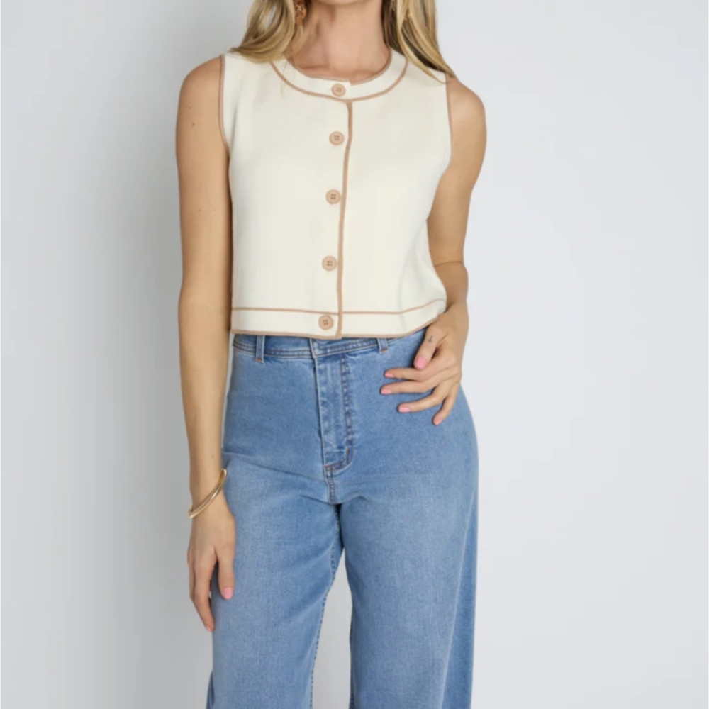 vestique Cream Sleeveless Button Front Cropped Top with Tan Trim